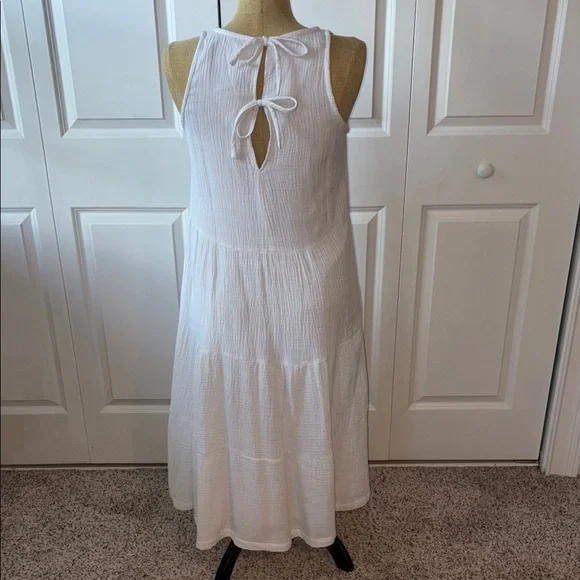 Fun White Sleeveless Dress - Picture 2 of 4